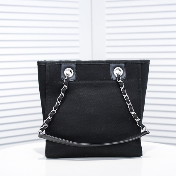 シャネルバッグ背面デザイン